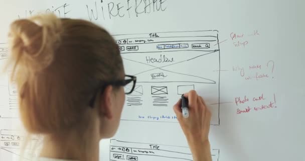 Webfejlesztés Designer Dolgozik Honlap Wireframe — Stock videók