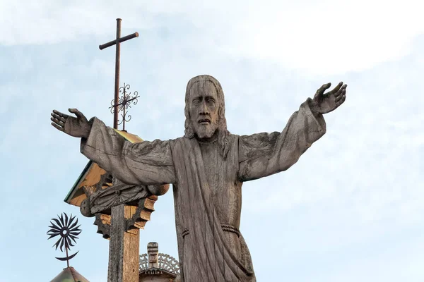 De houten standbeeld van Jezus Christus. — Stockfoto