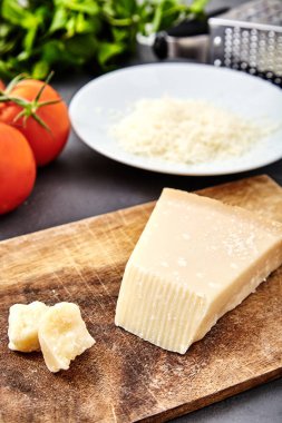 Parmesan ve rendelenmiş peynir