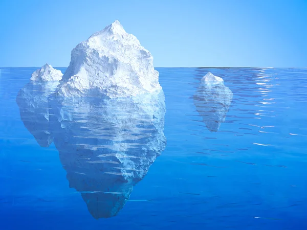 Ijsberg drijvend op blauwe oceaan — Stockfoto