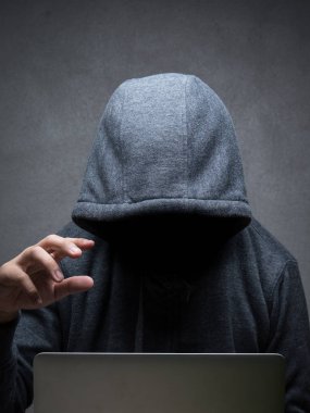 hacker bilgisayar notebook ile