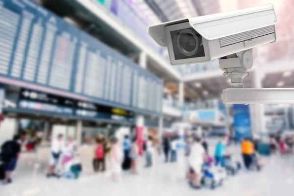 CCTV camera of bewakingscamera op luchthaven achtergrond — Stockfoto