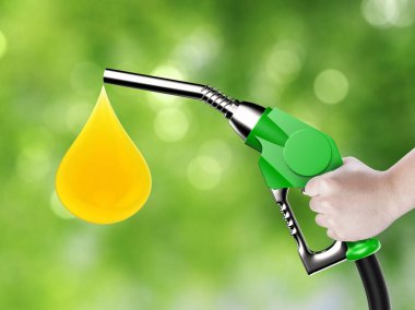 el gaz pompa meme yağ damla ile tutarak