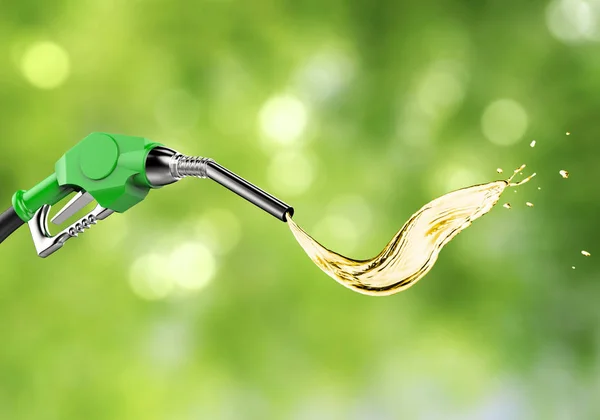 绿色气体泵喷嘴时油溅起水花 — 图库照片