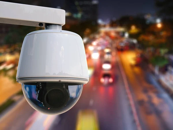 Security camera of cctv camera met stadsgezicht achtergrond — Stockfoto