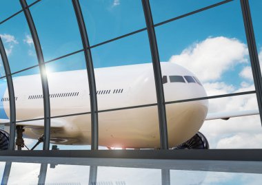 Havaalanı terminal penceresi gözlük ile