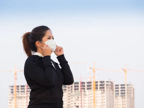 Asian woman wearing face mask — Stock Photo, Image