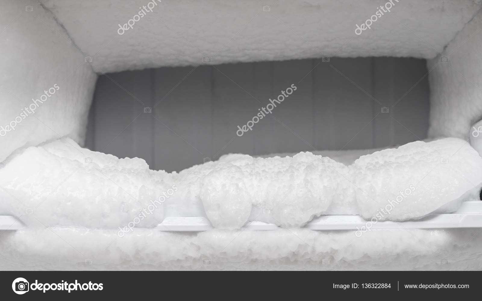 Шум в морозильной камере. Лед из холодильника. Шум в морозильной камере. Датчик испарителя холодильной камеры бош. На морозилке намерзло.