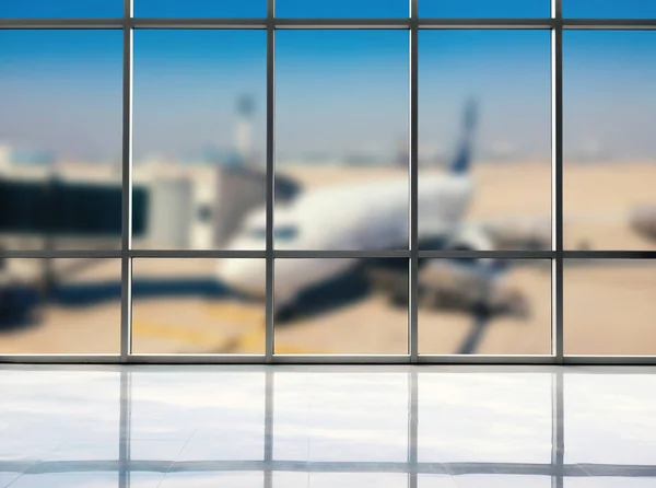 Tom studio med flygplats terminal bakgrund — Stockfoto