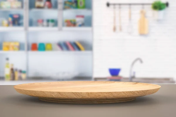 Деревянная плита на кухне — стоковое фото