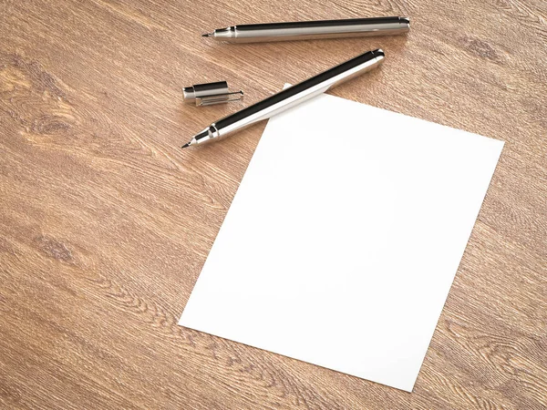 Белая пустая бумага с ручками — стоковое фото