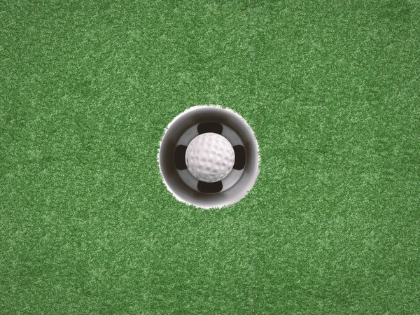 Golfball im Golfcup auf Grün — Stockfoto