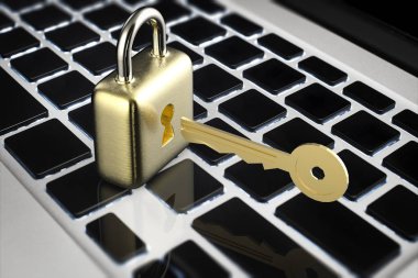 Online güvenlik kavramı ile altın anahtar altın asma kilit ile