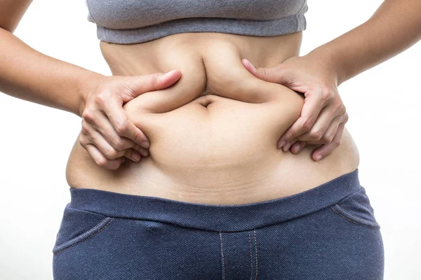 Mulher com excesso de peso com mão segurando barriga gorda — Fotografia de Stock