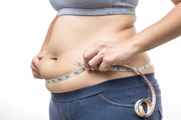 Mulher com sobrepeso com fita métrica em torno da cintura — Fotografia de Stock