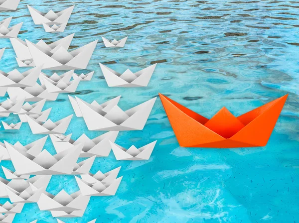 Концепція лідерства з паперовим човном — стокове фото