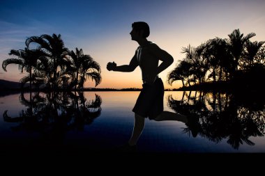 Siluet adam çalıştıran