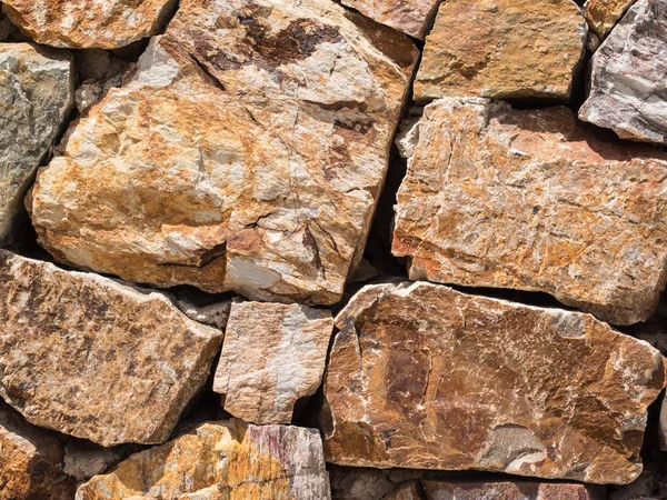 kahverengi taş zemin