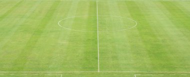 Yeşil futbol sahası