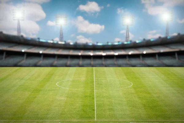 Estadio vacío con campo de fútbol —  Fotos de Stock