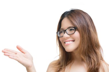 el sunulması ile gülümseyen kadın