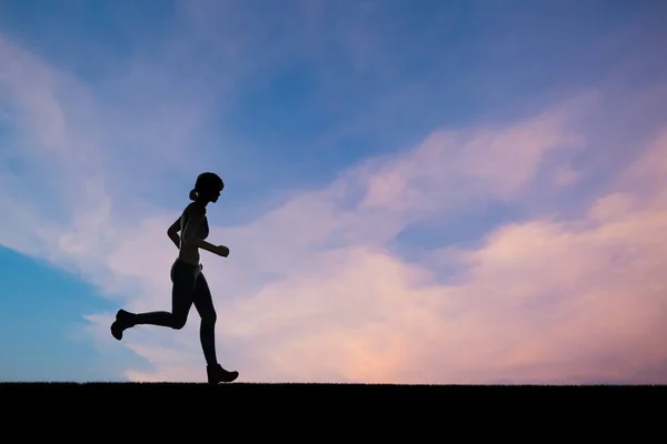 Silhouette femme courir — Photo