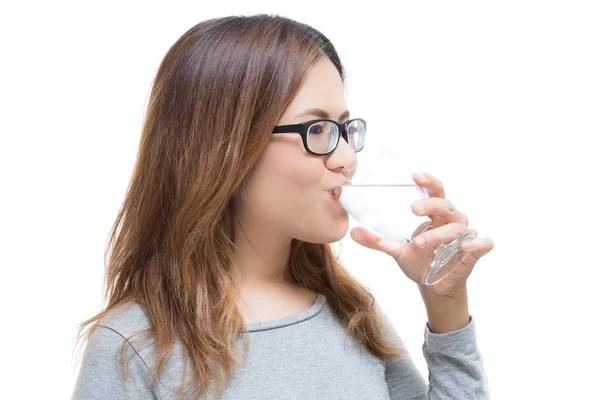Wanita sehat minum air — Stok Foto