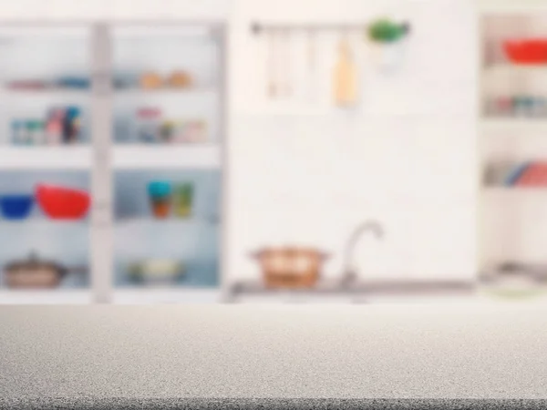 Contador de granito com fundo de cozinha — Fotografia de Stock