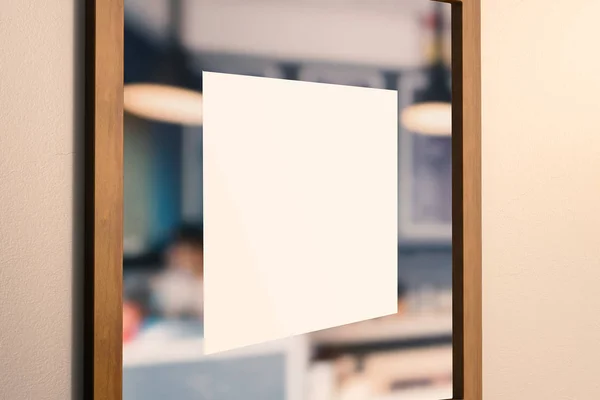 Signo cuadrado en blanco en la puerta de cristal — Foto de Stock