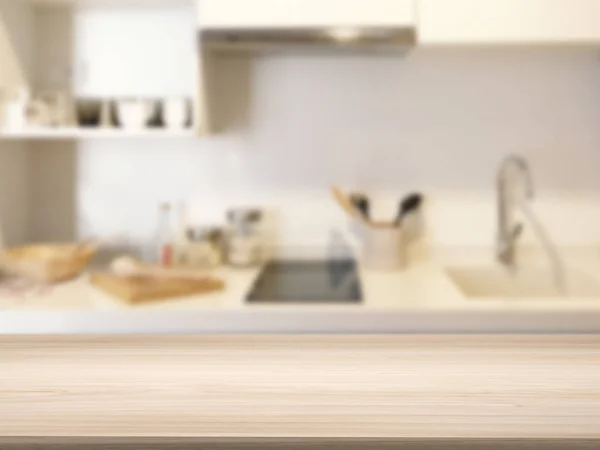 Meja kayu atas dengan latar belakang dapur — Stok Foto