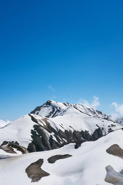 Schneebedeckte Berglandschaft — Stockfoto