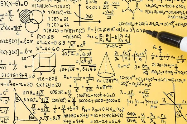 Matematikai képlet a sárga háttér — Stock Fotó