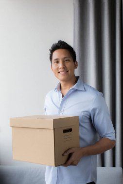 bir dakika dostum parsel kutusu