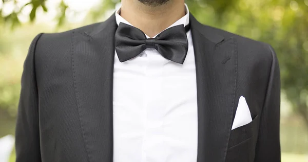 Elegant groom in suit outdoors — Stock Photo, Image