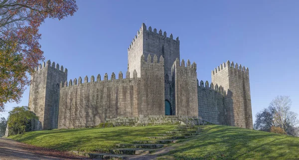 Panorama av Guimaraes slott – stockfoto