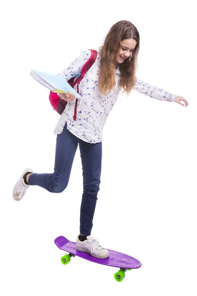 Dospívající student dívka skateboardingu — Stock fotografie
