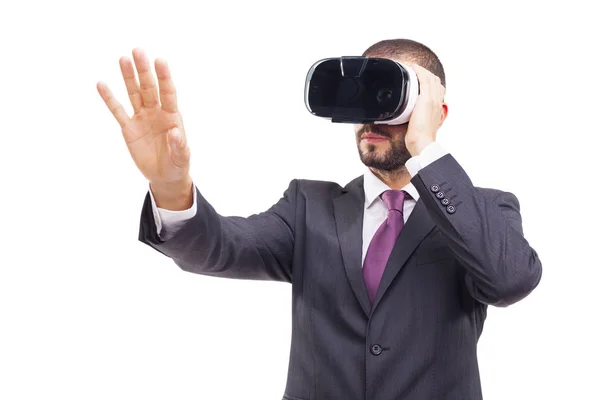 Επιχειρηματίας φορώντας γυαλιά εικονικής πραγματικότητας — Φωτογραφία Αρχείου