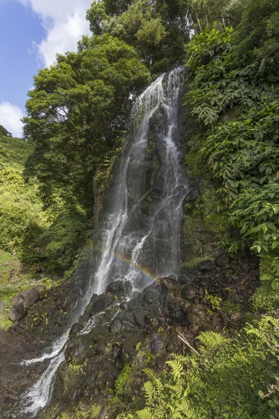 Wodospad w Ribeira dos Caldeiroes park — Zdjęcie stockowe