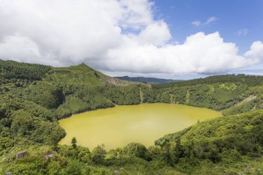 Manzaralı göl Santiago Sao Miguel Island üzerinde