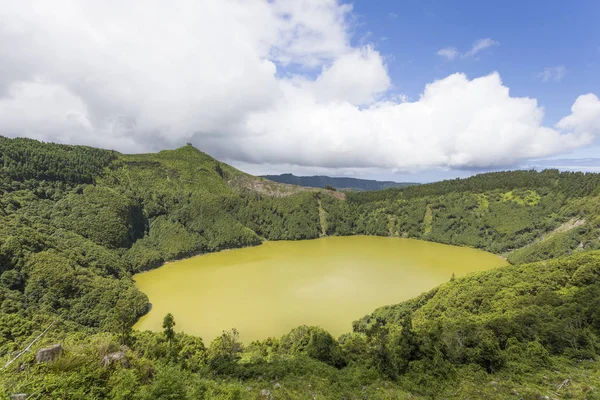 Vista da paisagem sobre o Lago de Santiago na Ilha de São Miguel — Fotografia de Stock