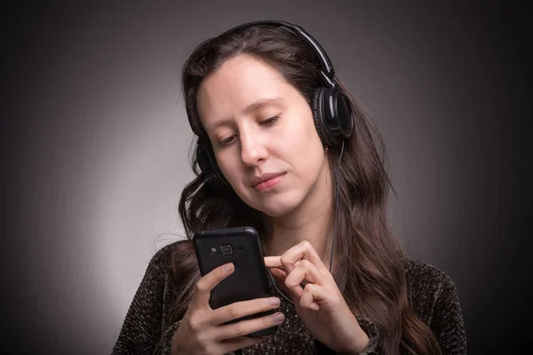 Beautiful Girl Listening Music Headphones Smartphone — Stock Photo, Image