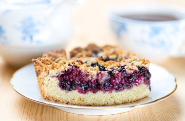 Böğürtlen kek parçası