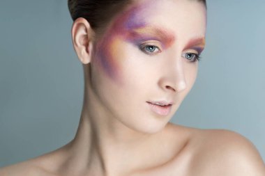 Kadın yüz portre yaratıcı makyaj ile