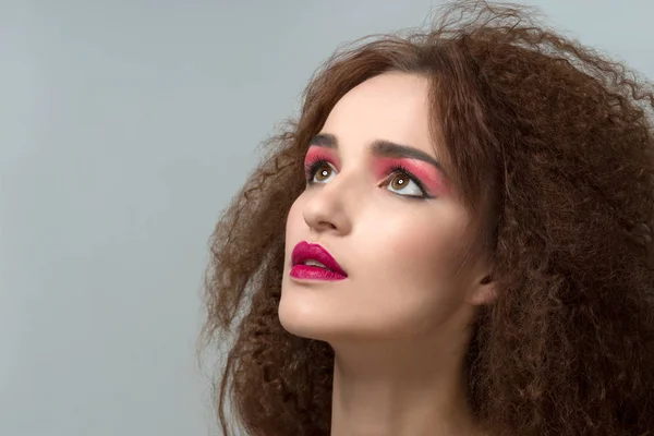 Hermosa mujer con cabello afro —  Fotos de Stock