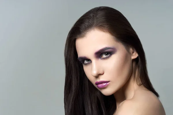 Portrét krásné ženy model s profesionální make-up — Stock fotografie