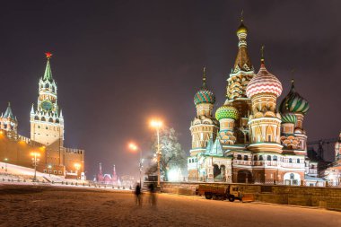 Bu gece izleyiciler Kremlin duvarı ve Kızıl Meydan