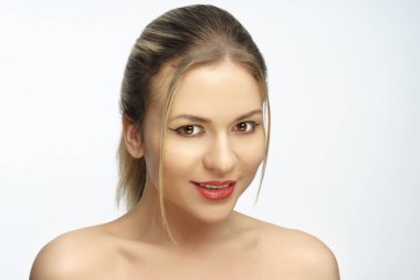 Güzel genç kadın yüzü. Stüdyo vurdu.