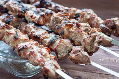 Şiş üzerinde pişmiş Kebeb.