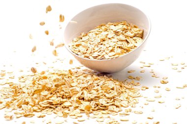 Kuru yulaf gevreği yulaf ezmesi haddelenmiş.