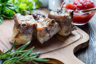 Dilimlenmiş Barbekü Domuz kaburga, dilimlenmiş et odaklanmak kavrulmuş